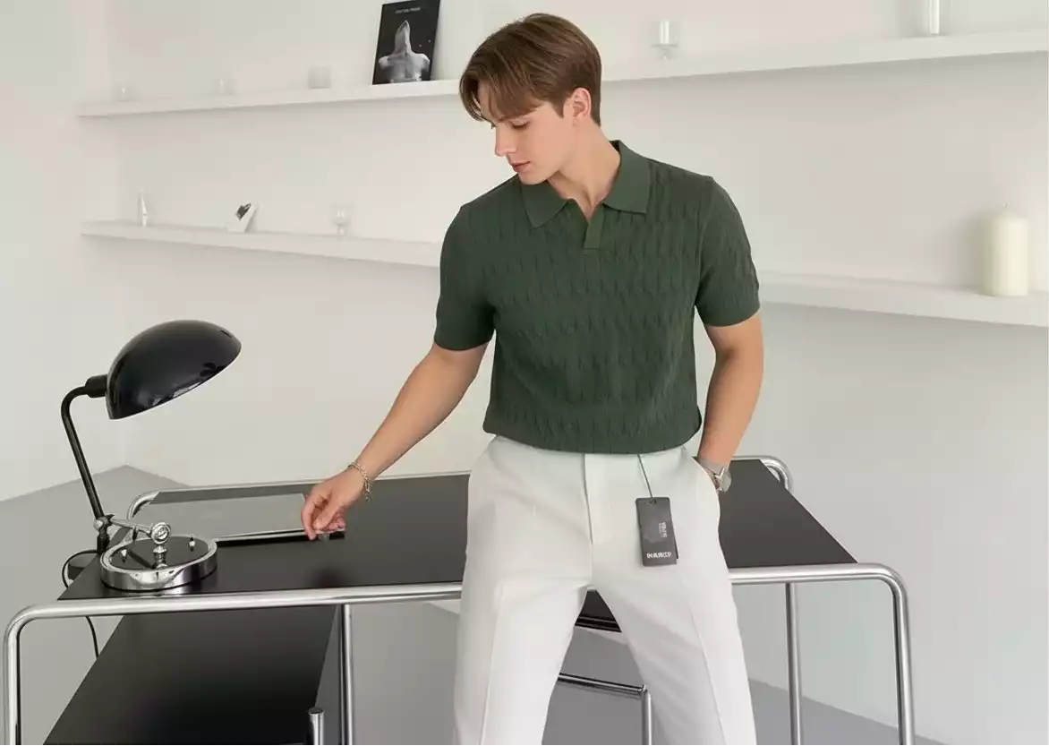 Gestricktes Kurzarm-Poloshirt