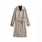 Klassischer doppelreihiger Trenchcoat